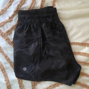 Lululemon Hotty Hot High-Rise Lines Shorts 4”
